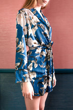 Load image into Gallery viewer, Lia Long Sleeve Tie Top - Blue Floral