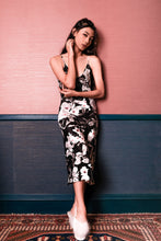 Load image into Gallery viewer, Aliya Signature Slip - Black Pink Floral